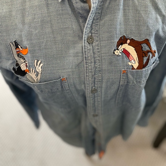 1996 Vintage Looney Tunes Warner Brothers Embroidered Denim Shirt. Size S - Picture 4 of 7